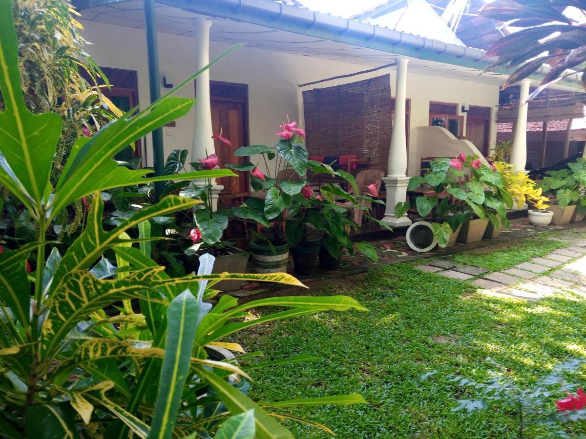 Sansala Guesthouse & Restaurant Tangalle Exterior photo