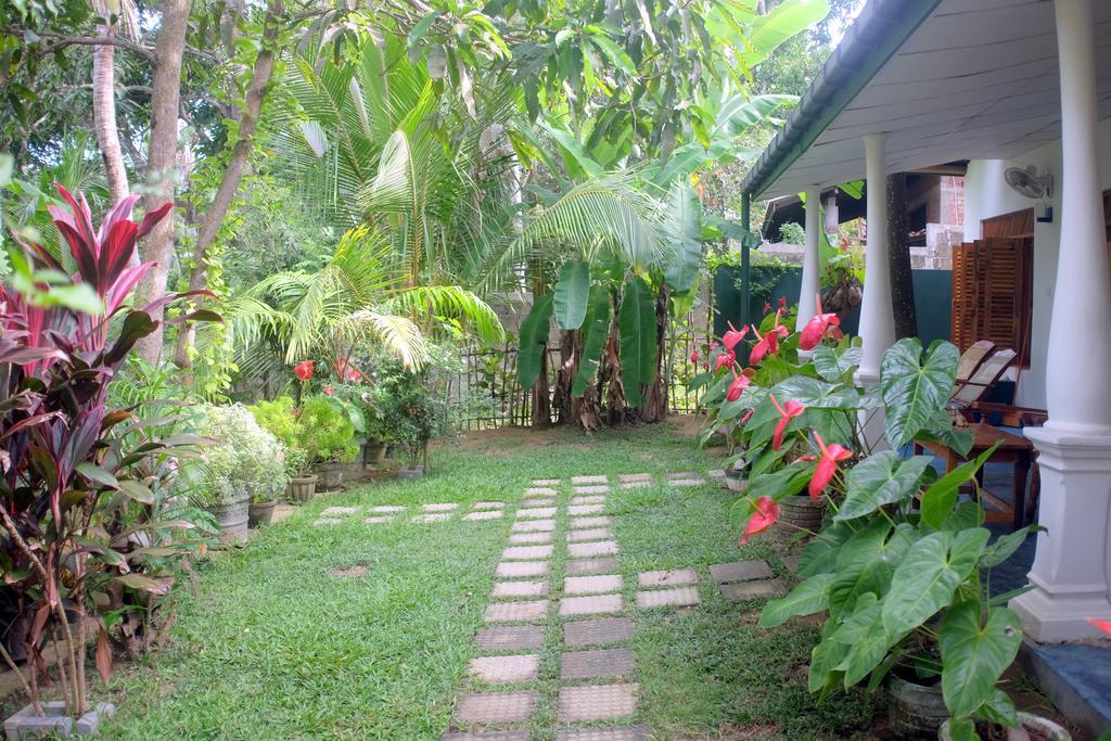 Sansala Guesthouse & Restaurant Tangalle Exterior photo