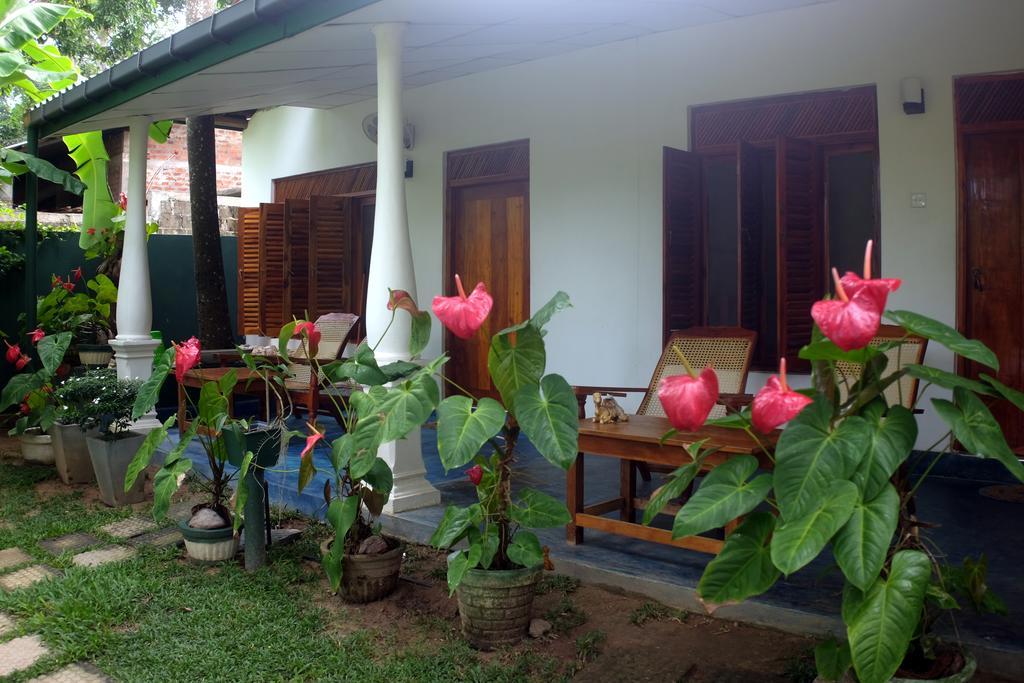 Sansala Guesthouse & Restaurant Tangalle Exterior photo