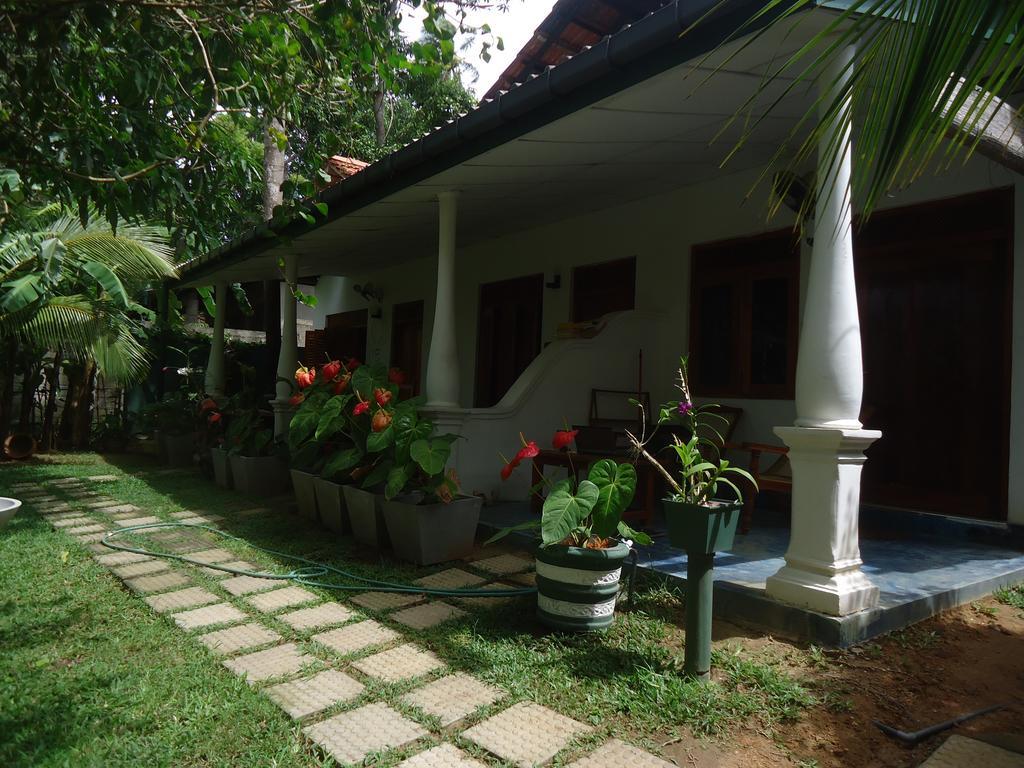 Sansala Guesthouse & Restaurant Tangalle Exterior photo